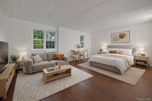 4 Consulate Dr in Eastchester, NY - Building Photo