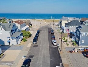 8 Ortley Ave in Lavallette, NJ - Foto de edificio - Building Photo