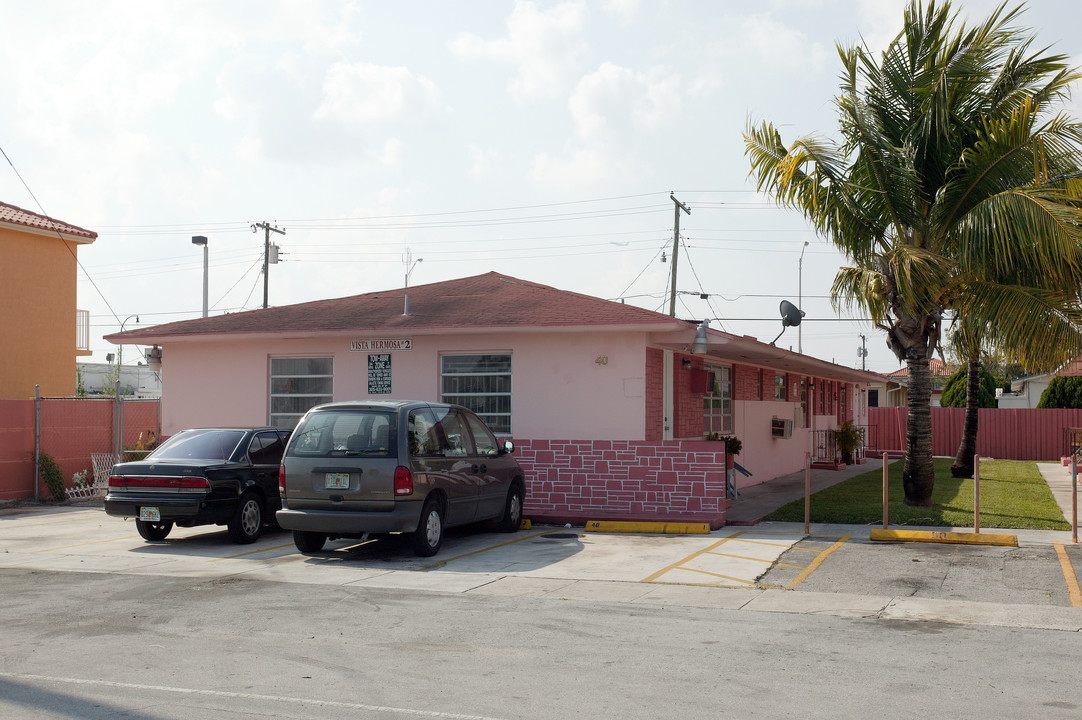 40 W 10th St in Hialeah, FL - Building Photo