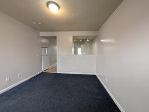 56 Elm St, Unit 3L in Holyoke, MA - Foto de edificio - Building Photo