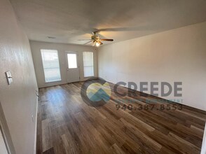 109 S 1st St in Sanger, TX - Building Photo - Building Photo
