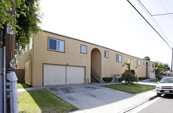 Brooks Apartments in Oceanside, CA - Building Photo - Building Photo