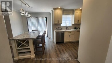 1331 Anton Square in Pickering, ON - Building Photo - Building Photo
