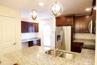 2570 River Trail Dr in Nashville, TN - Foto de edificio - Building Photo