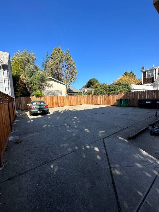 2125 Pacific Ave Apartments and Nearby Alameda Apartments For Rent