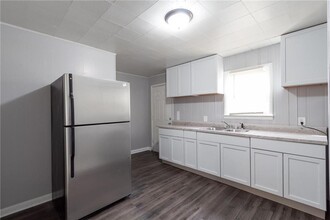 2146 Dequincy St in Indianapolis, IN - Foto de edificio - Building Photo