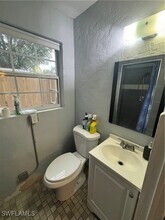 2060 Bayside Pkwy in Ft. Myers, FL - Building Photo - Building Photo