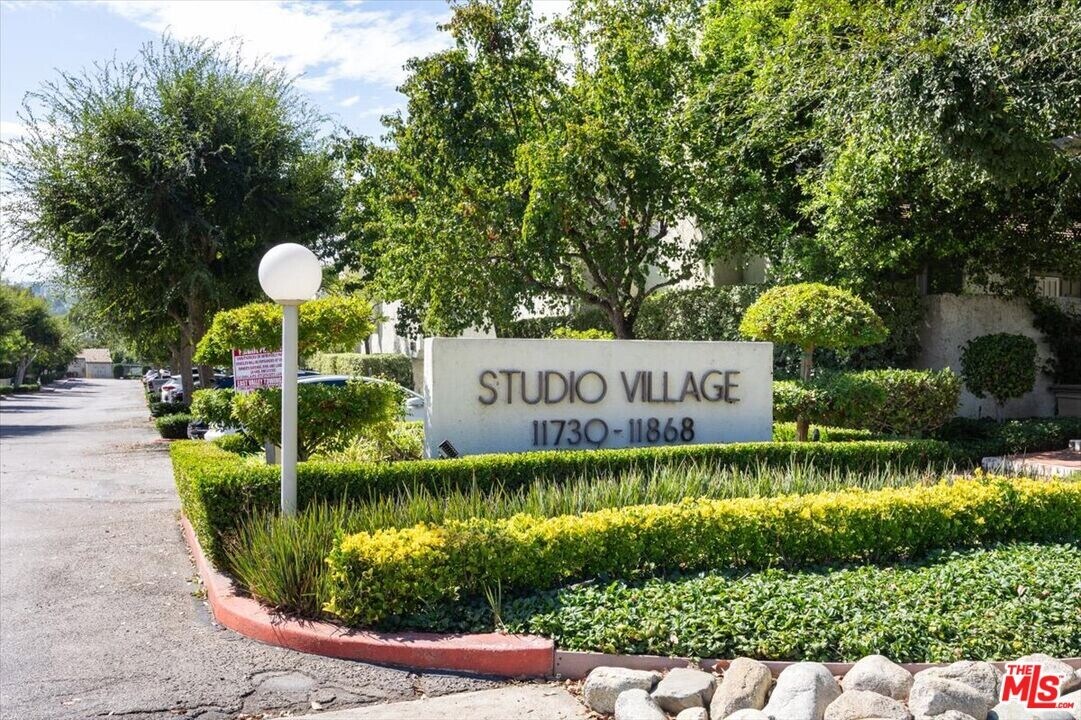 11848 Moorpark St in Los Angeles, CA - Building Photo
