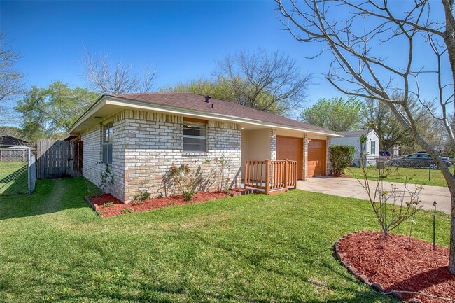 4809 39th St E in Dickinson, TX - Building Photo - Building Photo