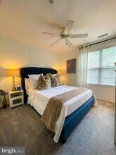 10204 Crested Iris Dr in Gaithersburg, MD - Foto de edificio - Building Photo