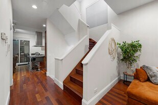 1621 W Beach Ave in Chicago, IL - Building Photo