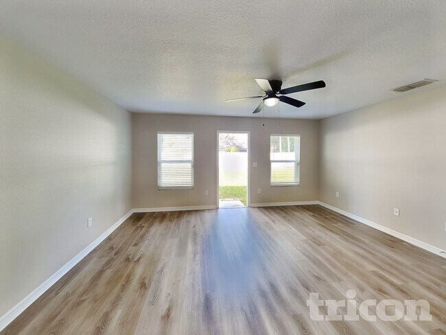 8397 Coral St in Spring Hill, FL - Foto de edificio - Building Photo