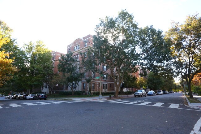 4831 36th St NW in Washington, DC - Building Photo - Building Photo