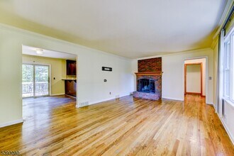 109 Edgewood Dr in Bridgewater, NJ - Building Photo - Building Photo