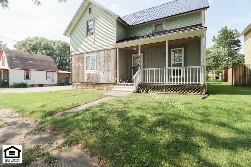 918 W King St in Garrett, IN - Foto de edificio