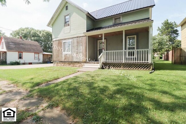 property at 918 W King St