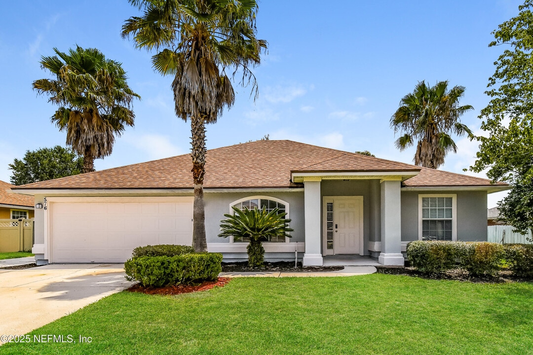 576 Thornberry Rd in Orange Park, FL - Building Photo