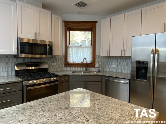 1019 W Oakdale Ave, Unit 1