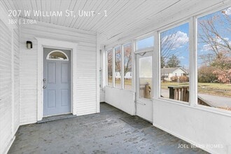 207 W William St in Champaign, IL - Building Photo - Building Photo