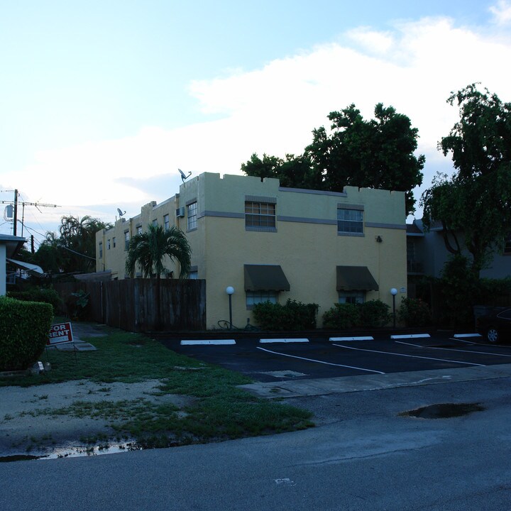 608 NE 9th Ave in Fort Lauderdale, FL - Building Photo