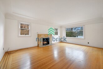 8216 Dayton Ave N in Seattle, WA - Building Photo - Building Photo