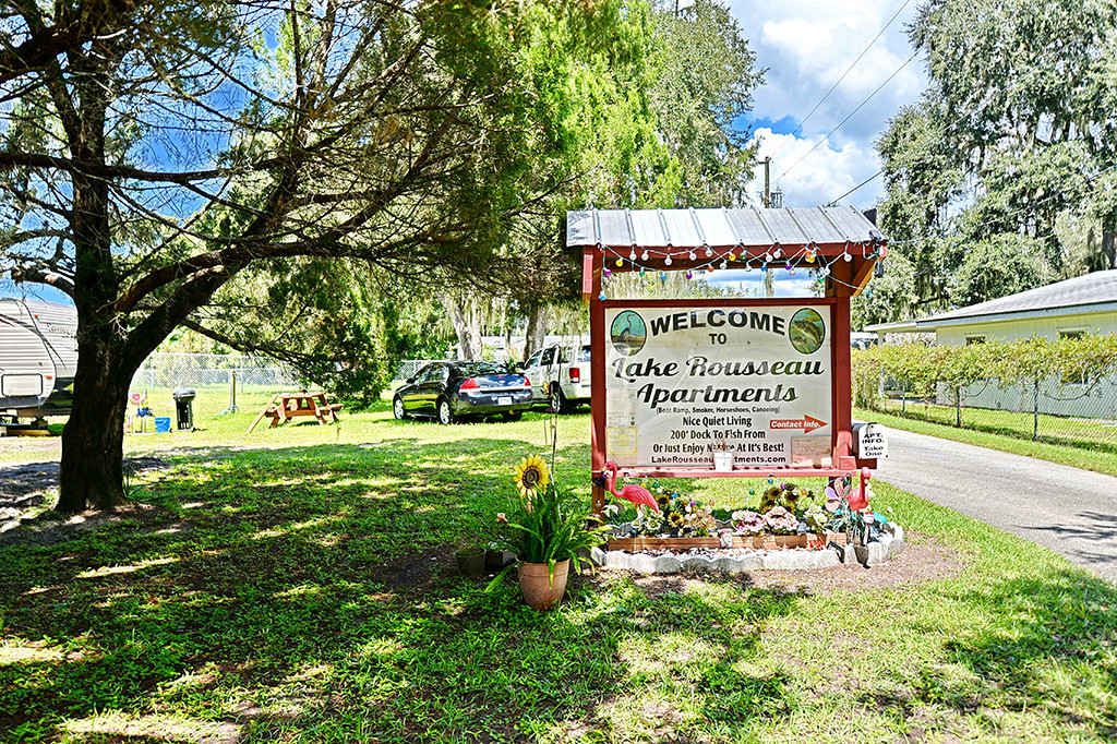 Lake Rousseau Apartments in Crystal River, FL - Building Photo