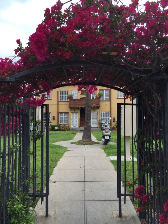 2401 G St in San Diego, CA - Foto de edificio