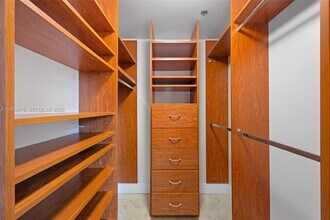 8888 Collins Ave in Surfside, FL - Foto de edificio - Building Photo