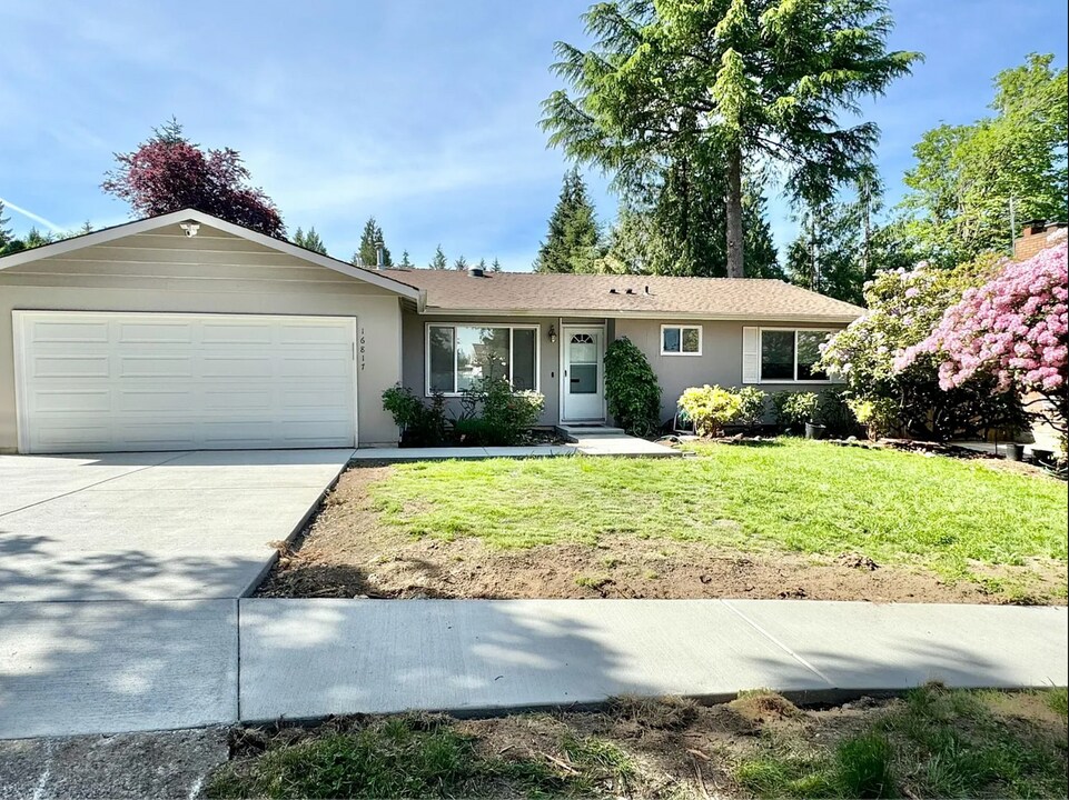 16817 NE 106th St in Redmond, WA - Building Photo