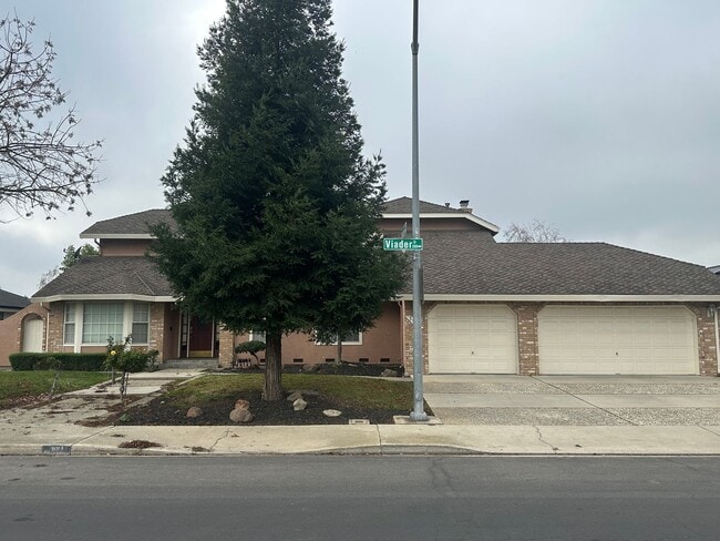 property at 3913 Viader Dr