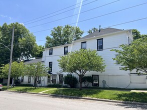 1208 W White Oak St in Independence, MO - Building Photo - Interior Photo