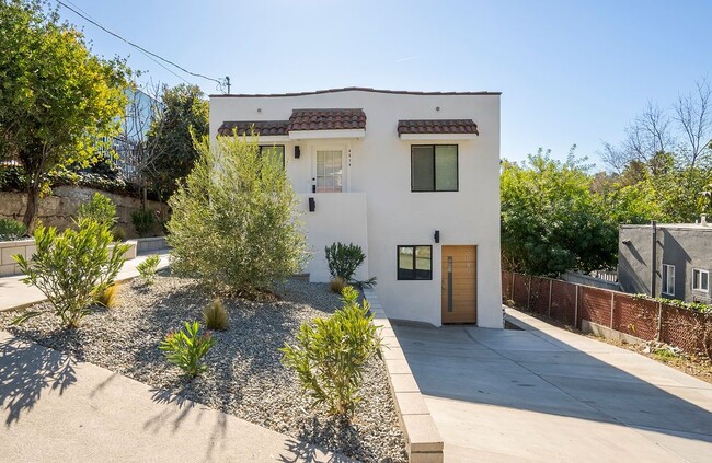 4516 Mont Eagle Pl in Los Angeles, CA - Building Photo - Building Photo