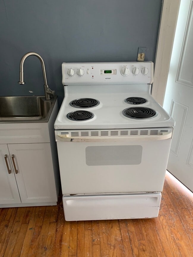 3625 Bedford St, Unit Unit B in Detroit, MI - Foto de edificio - Building Photo