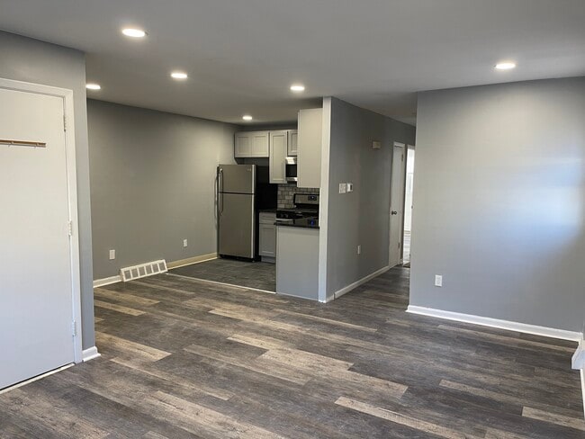 7038 Valley Ave, Unit 1 in Philadelphia, PA - Foto de edificio - Building Photo