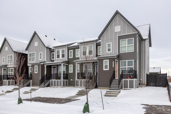 9029 46 St NE in Calgary, AB - Building Photo - Building Photo