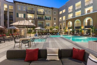 200 Infinity Wy in Mountain View, CA - Foto de edificio - Building Photo