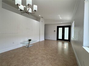 2875 W 72nd Terrace in Hialeah, FL - Building Photo - Building Photo