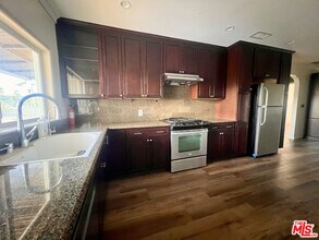 2737 S Robertson Blvd in Los Angeles, CA - Building Photo - Building Photo