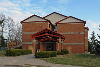 Walnut Court in Cincinnati, OH - Building Photo - Building Photo