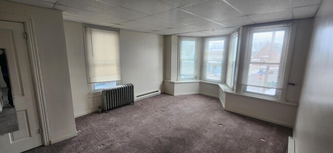 201 Clay St, Unit 2nd Floor Apartment in Enola, PA - Foto de edificio - Building Photo