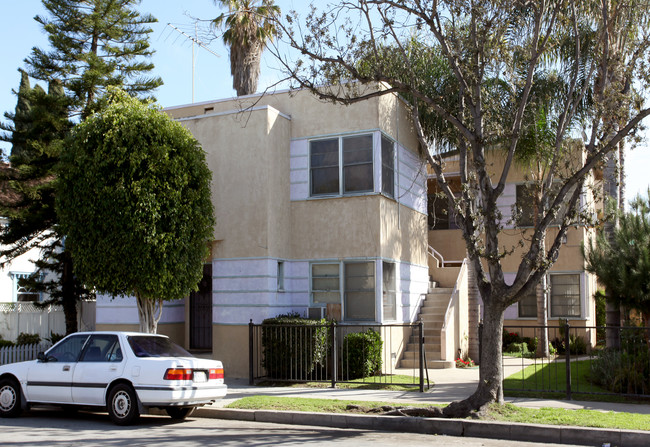 916-926 Chestnut Ave in Long Beach, CA - Building Photo - Building Photo