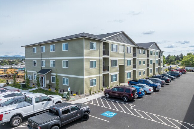 Splashdown Apartments in Spokane Valley, WA - Building Photo - Building Photo