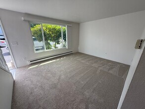 1017 Ttereve Dr in Everett, WA - Building Photo - Building Photo