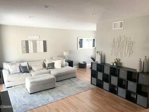 28713 Conejo View Dr in Agoura Hills, CA - Foto de edificio - Building Photo