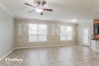 605 Pine Creek Dr in Conroe, TX - Foto de edificio - Building Photo