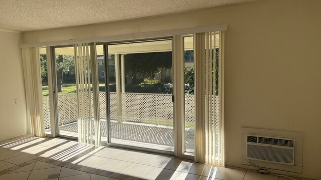 76 Calle Aragon, Unit U in Laguna Woods, CA - Building Photo - Building Photo