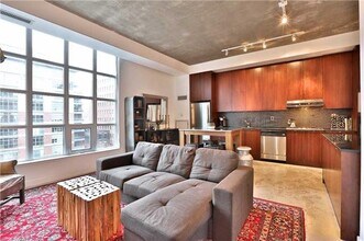 23-523 Brant St in Toronto, ON - Building Photo - Building Photo