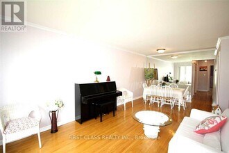 331 Woodsworth Rd in Toronto, ON - Building Photo - Building Photo