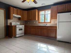 154 Charles St in Waterbury, CT - Building Photo - Building Photo