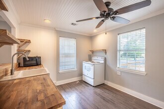 2100 E 2nd St in Austin, TX - Building Photo - Building Photo